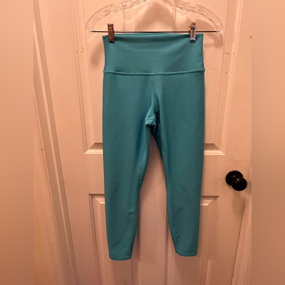 🧘🏽‍♀️LIKE NEW Alo Yoga Airlift HR 7/8 Leggings in Bright Aqua (?) - Sz Medium